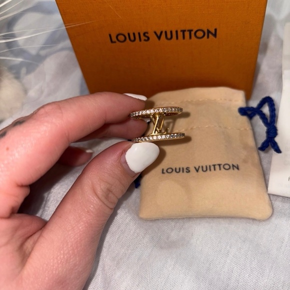 Louis Vuitton ring - Picture 1 of 3